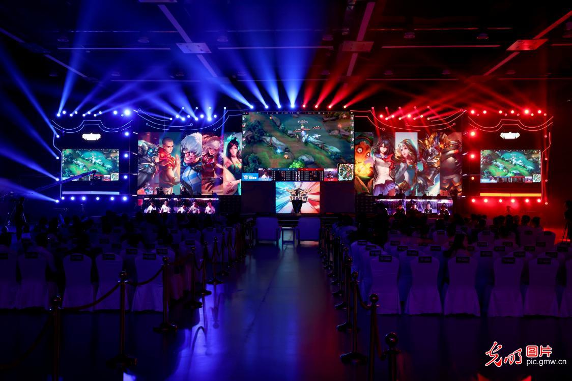 慮到他的年 慮到他的年