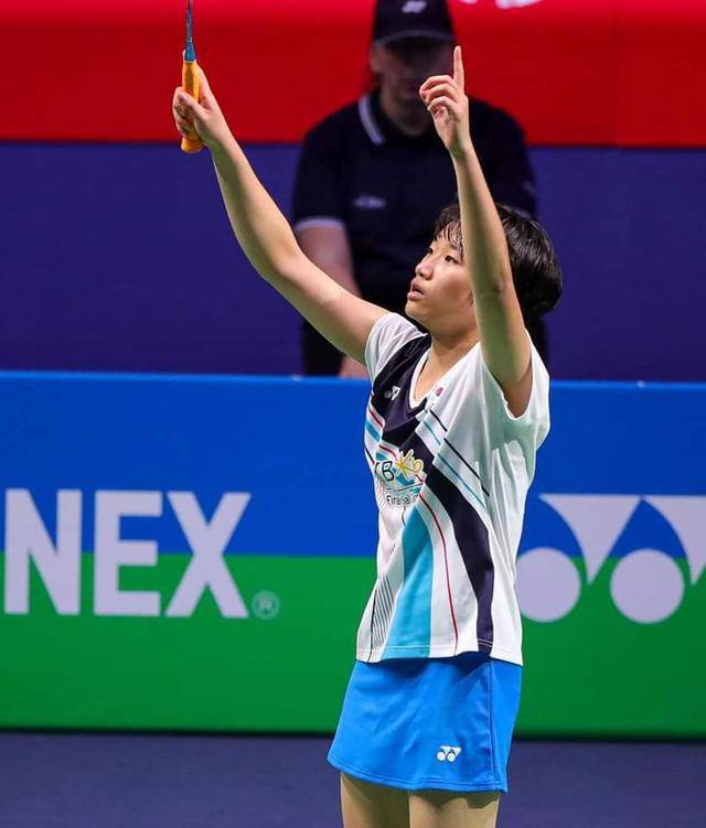 现出的冷静 现出的冷静