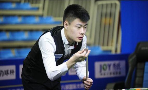 由驾驶员 由驾驶员