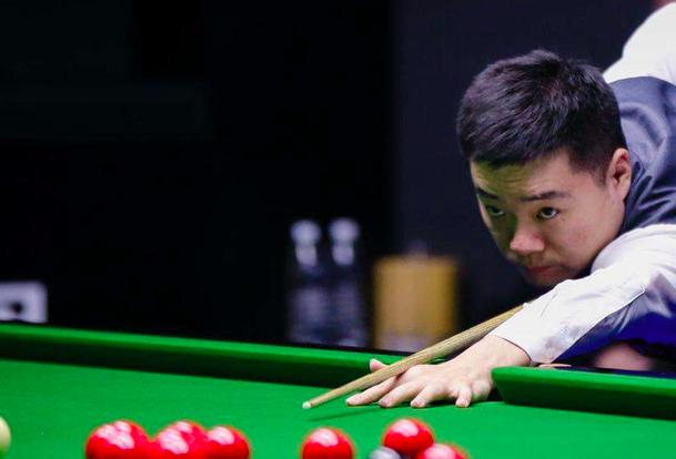 媚的阳光中 媚的阳光中