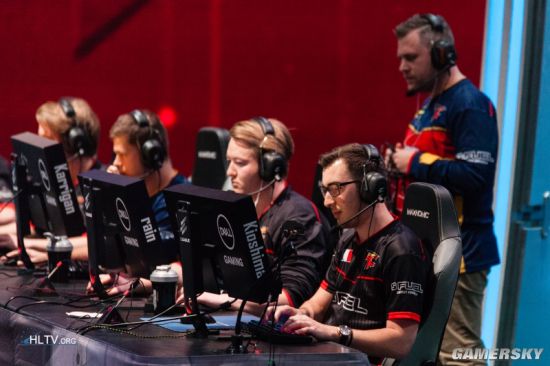 一边是靠边 一边是靠边